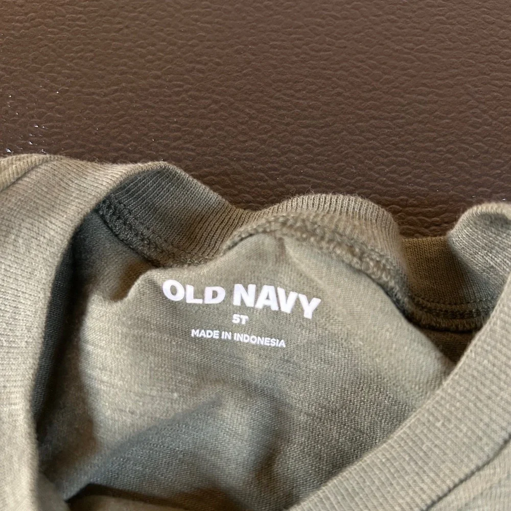 Old Navy Pocket T-Shirt Olive Green Short Sleeve‎ Casual Top Kids Size 5T NWT
